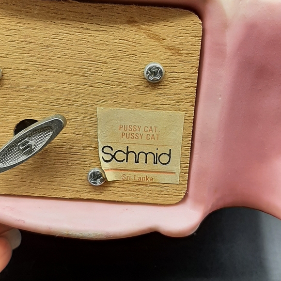 Schmid Kitty Cucumber Thimble Musical Display Case - Picture 8 of 8